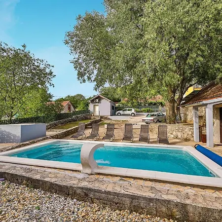 Pet Friendly In Prgomet With Kitchen *