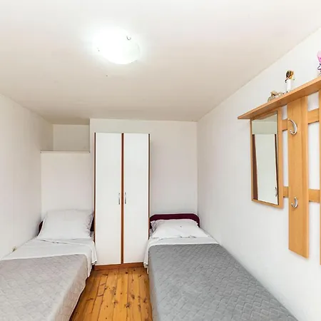 Semesterbostad Pet Friendly In Prgomet With Kitchen Labin (Dalmatia)